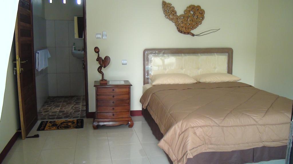 Villa Yukie Senggigi Montongbuwoh 部屋 写真