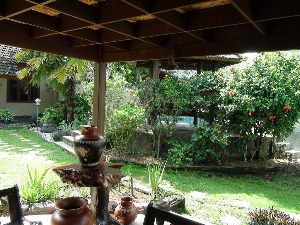 Villa Yukie Senggigi Montongbuwoh 部屋 写真