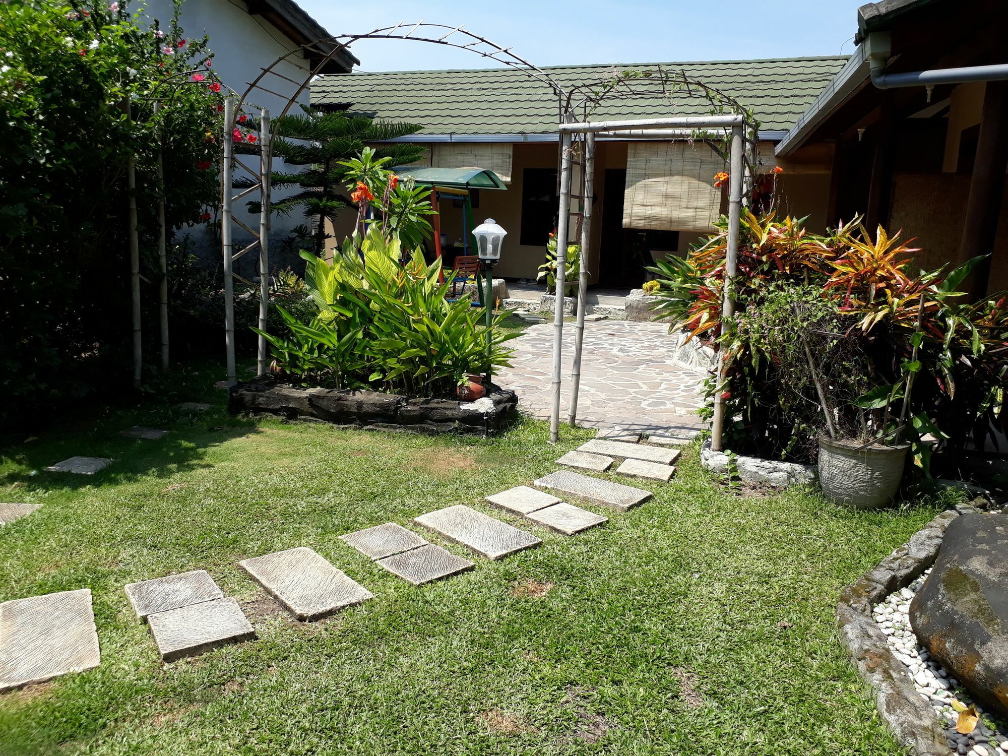 Villa Yukie Senggigi Montongbuwoh エクステリア 写真