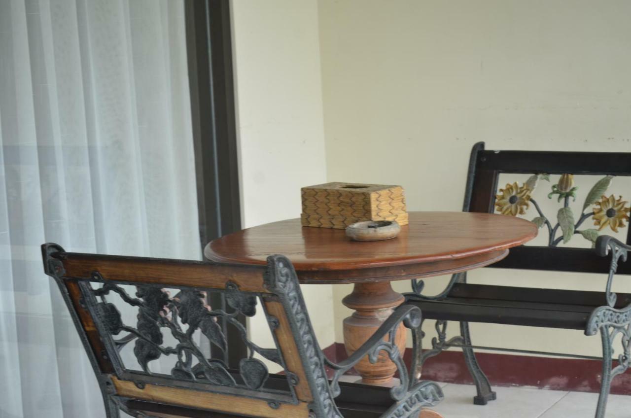 Villa Yukie Senggigi Montongbuwoh エクステリア 写真