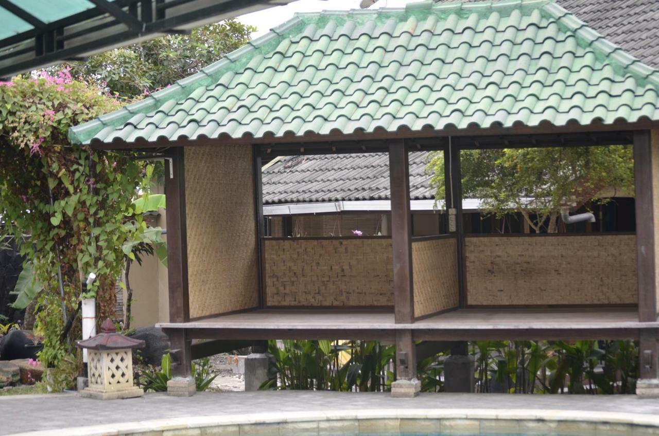 Villa Yukie Senggigi Montongbuwoh エクステリア 写真