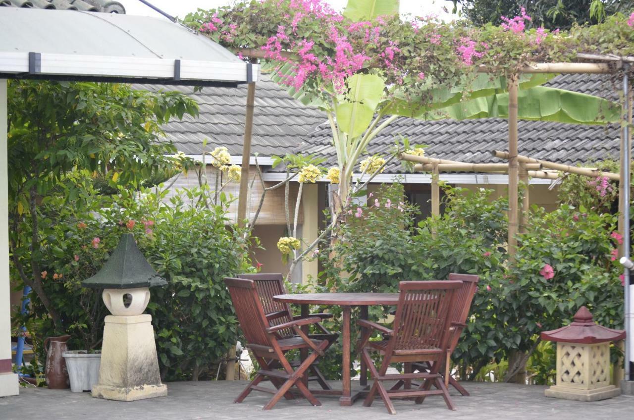 Villa Yukie Senggigi Montongbuwoh エクステリア 写真